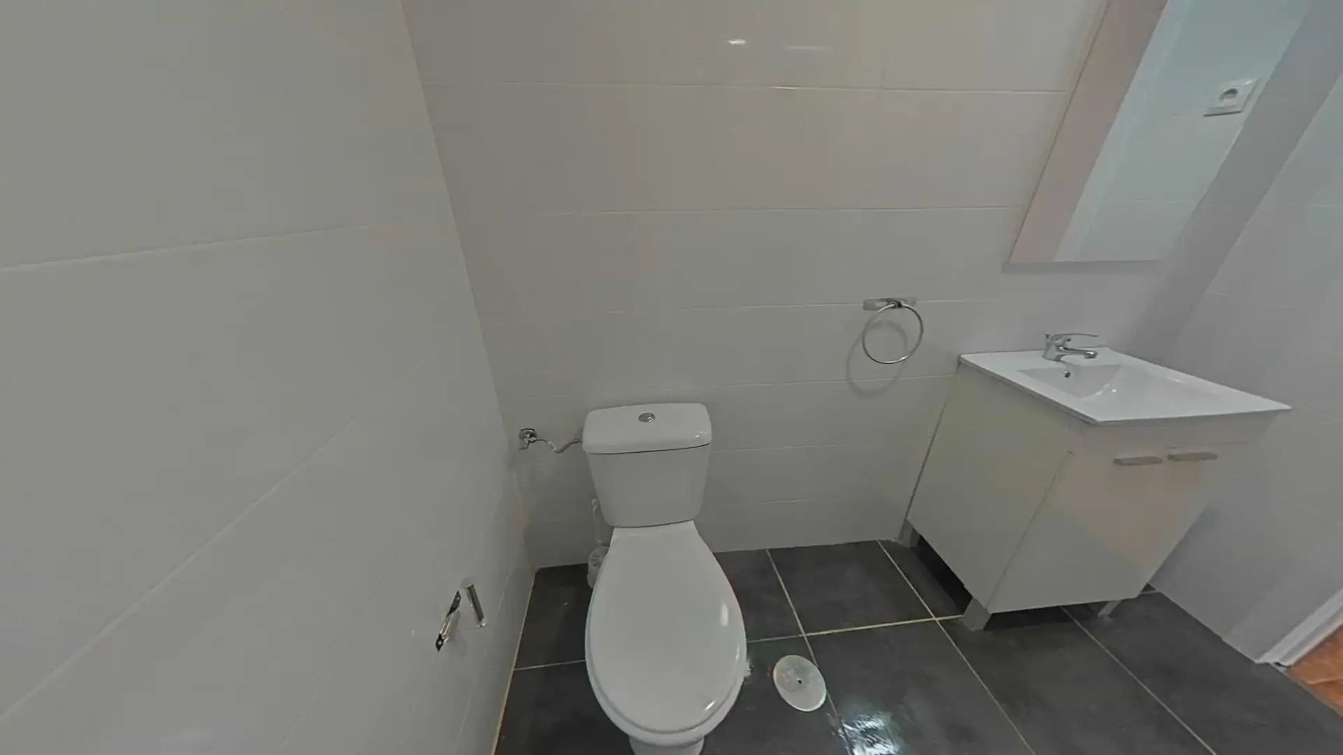 Bathroom of Flat for sale in Madrid