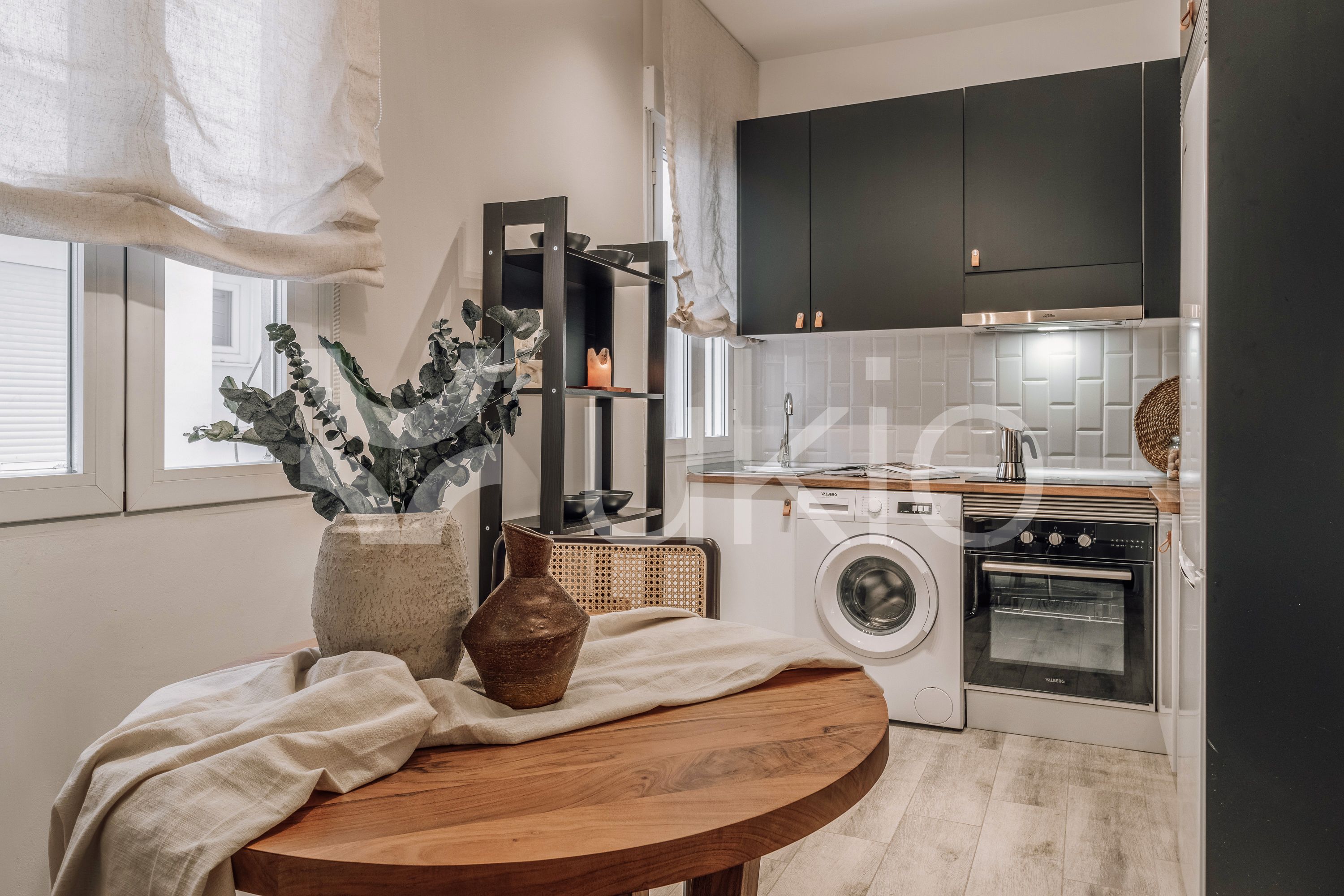 Cuina de Apartament de lloguer en  Madrid Capital amb Moblat, Forn i Rentadora