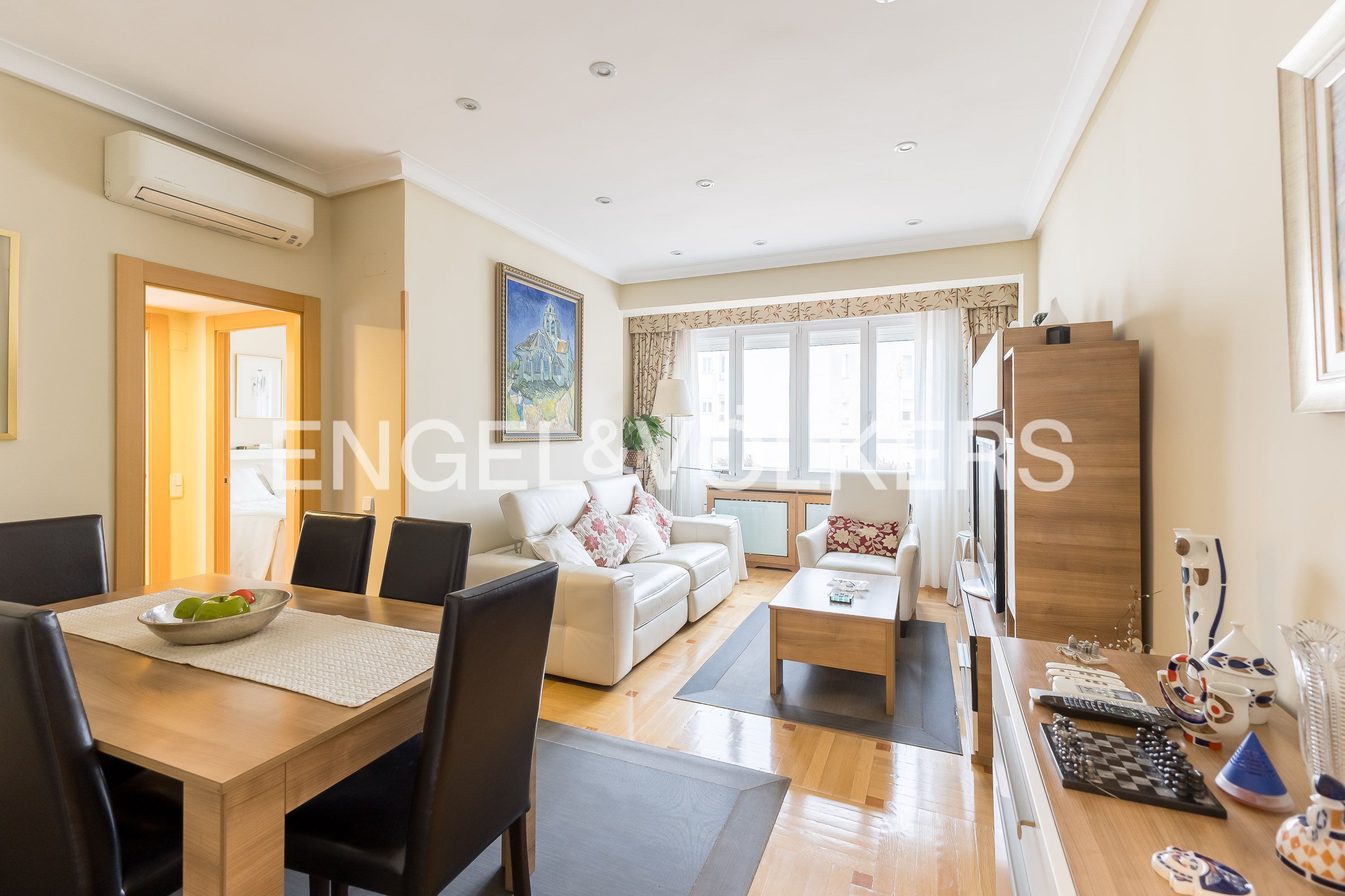 Living room of Apartment for sale in  Madrid Capital  with Air Conditioner, Heating and Parquet flooring