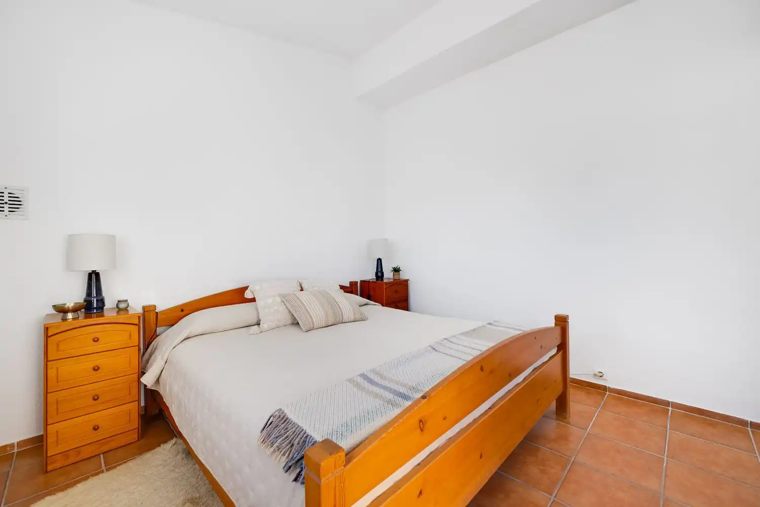 Habitación de Casa adosada en venta en Torrevieja con Aire acondicionado, Calefacción y Jardín privado