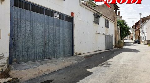 Oportunidad única en Dúrcal!Se vende amplio local de 271 m, ideal para múltiples actividades profesionales o de almacenamiento. Co