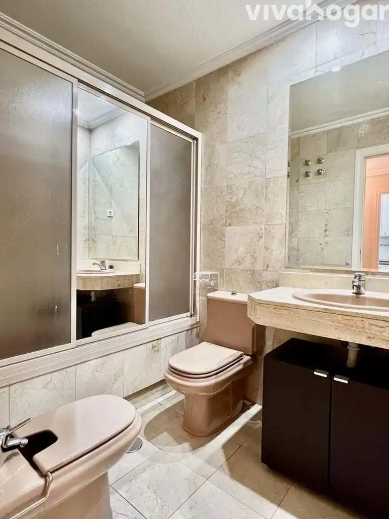 Baño de Piso de alquiler en Madrid con Aire acondicionado y Calefacción