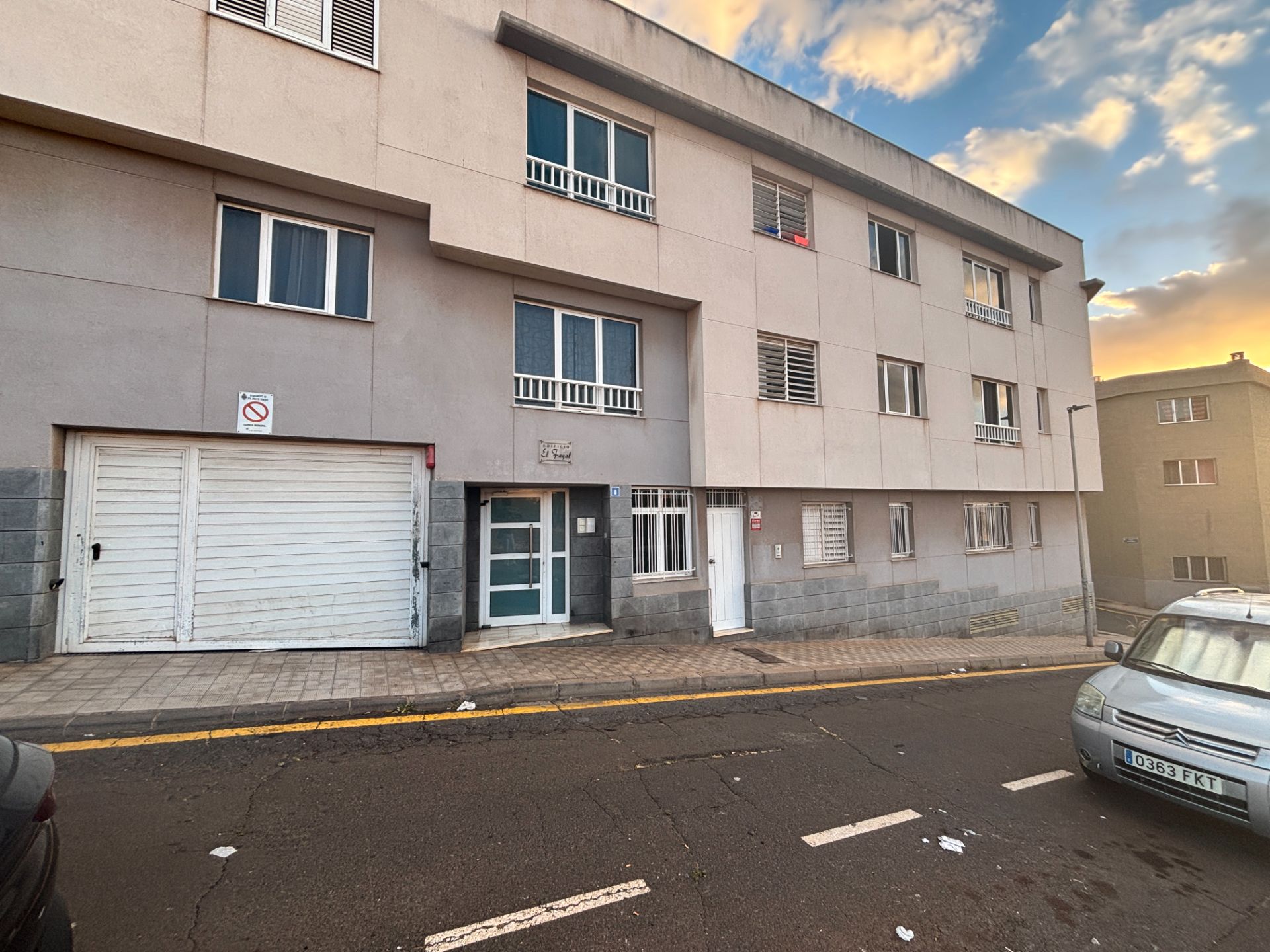 Exterior view of Flat for sale in  Santa Cruz de Tenerife Capital  with Storage room and Oven