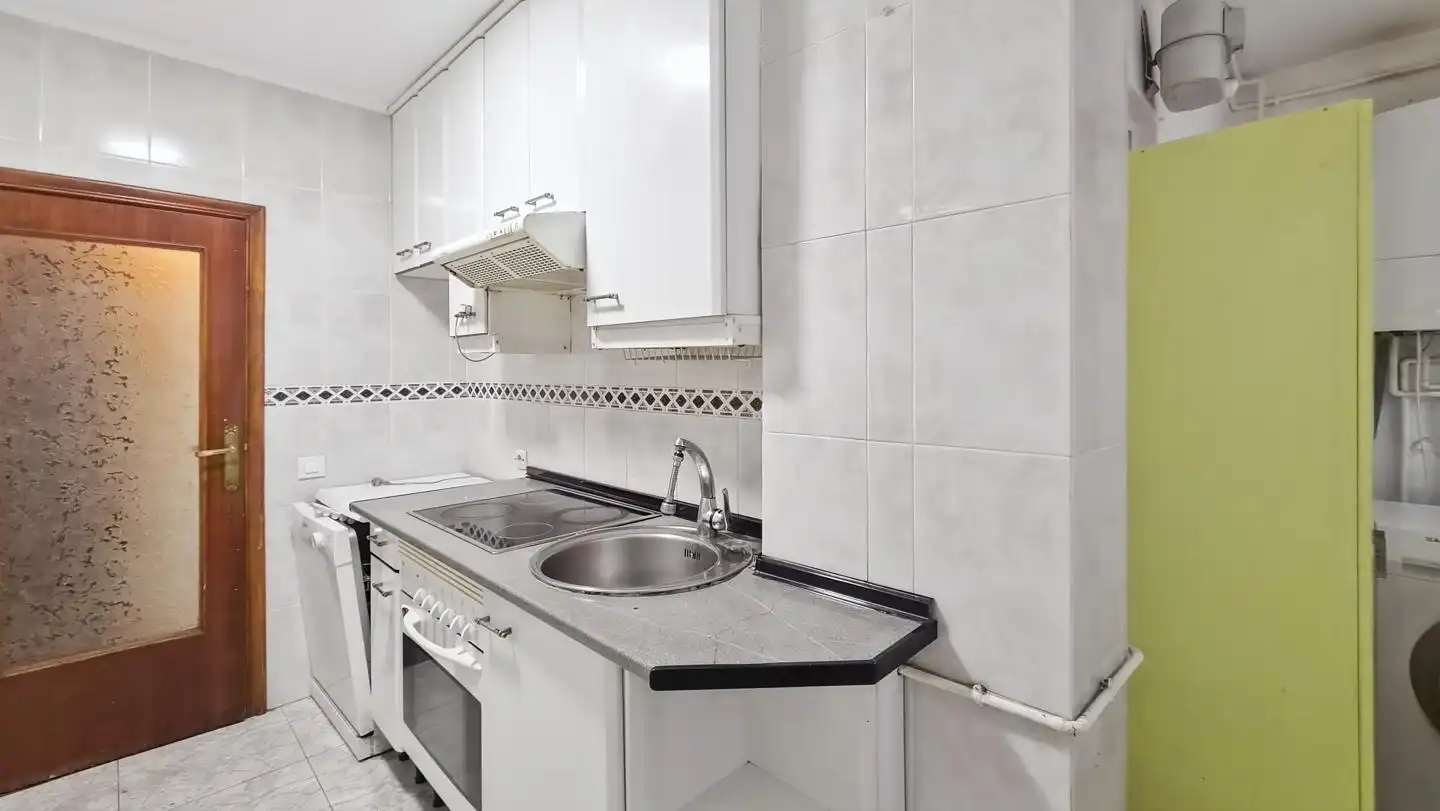 Piso en venta en Calle Aldeanueva de la Vera, Las Águilas