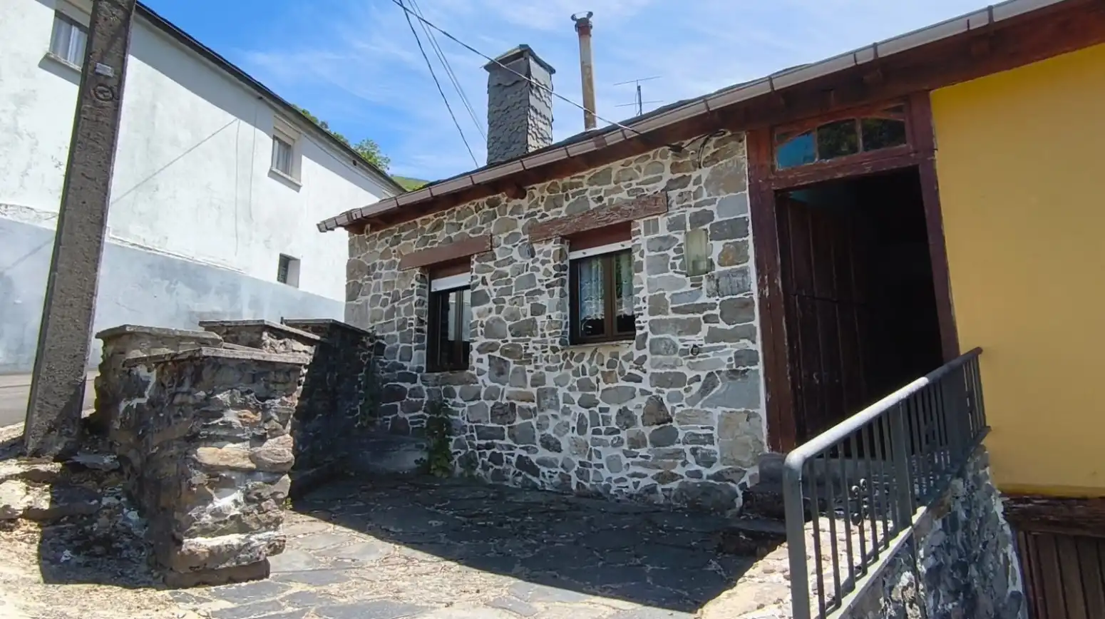 Vista exterior de Casa o xalet en venda en Degaña amb Traster