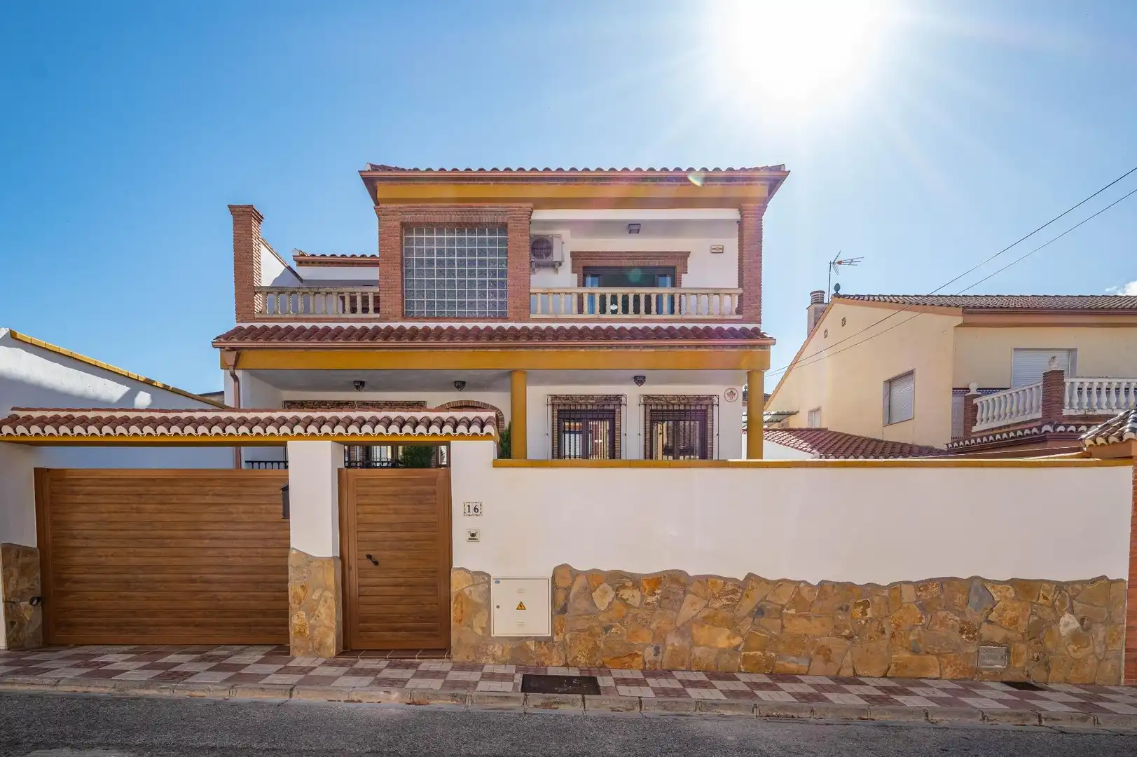 Vista exterior de Casa o chalet en venta en Albolote con Aire acondicionado, Calefacción y Terraza
