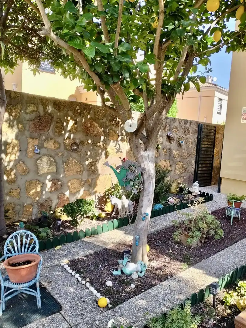Jardín de Casa o chalet en venta en Tomares con Aire acondicionado, Calefacción y Terraza