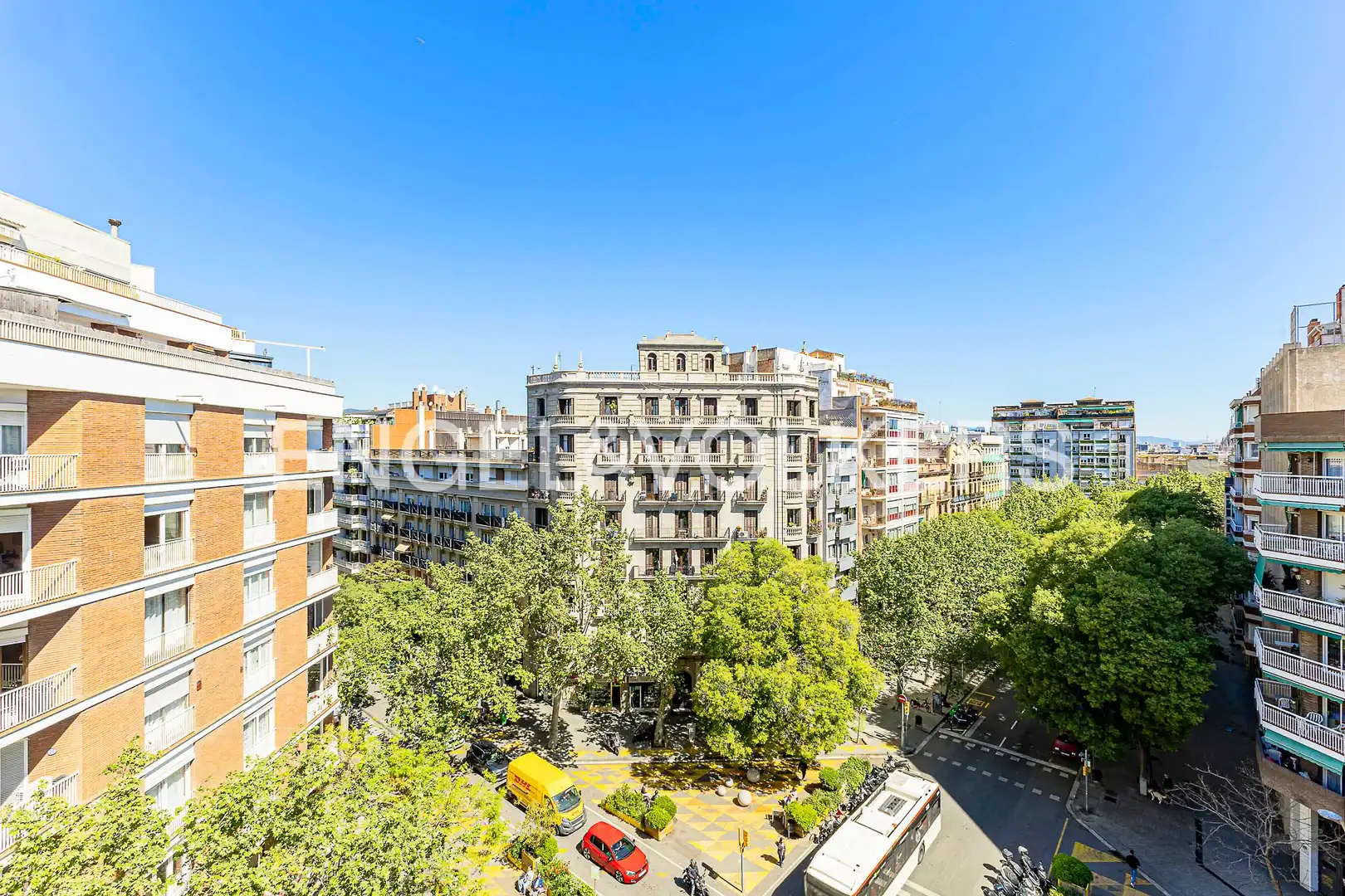 Außenansicht von Wohnung zum Verkauf in Barcelona mit Heizung und Balkon