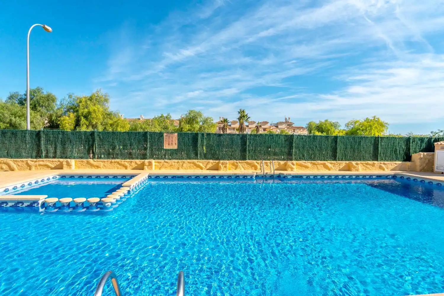 Piscina de Casa adosada en venda en Orihuela amb Aire condicionat, Terrassa i Piscina