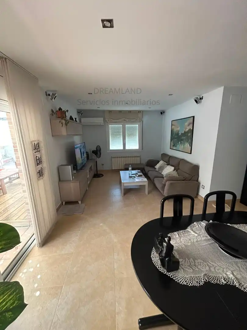 Sala d'estar de Casa o xalet en venda en La Pobla de Claramunt amb Aire condicionat, Calefacció i Jardí privat