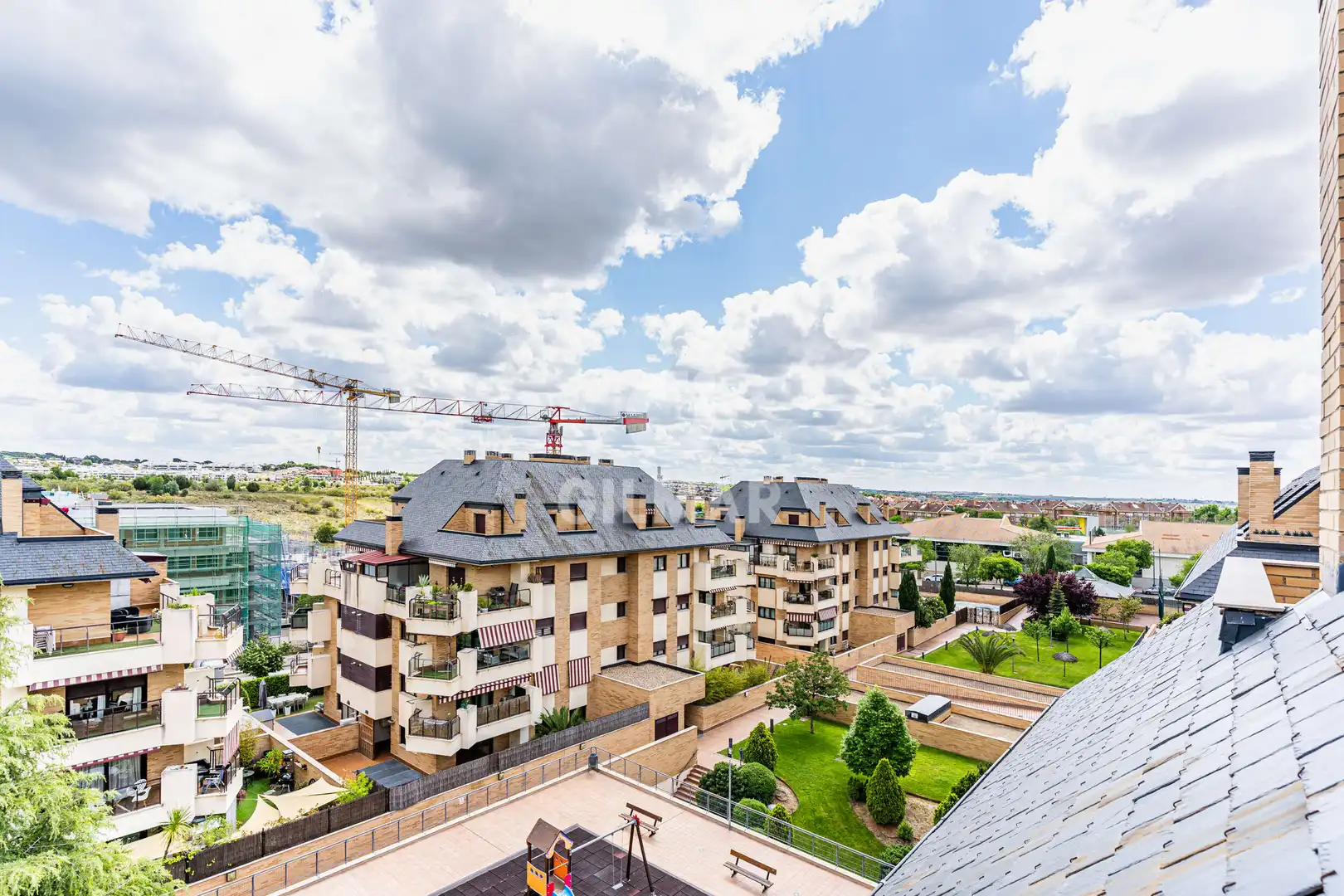 Außenansicht von Maisonette zum Verkauf in Boadilla del Monte mit Heizung, Abstellraum und Schwimmbad
