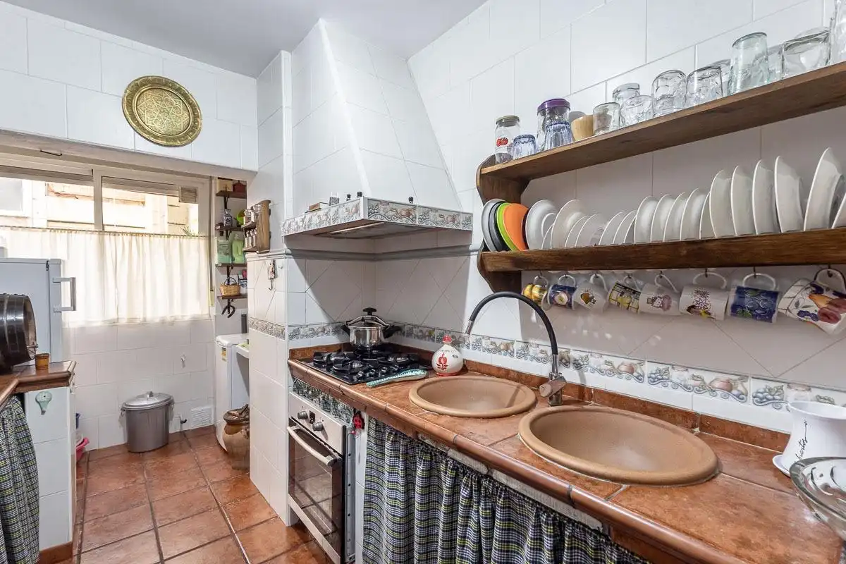 Kitchen of Flat for sale in Granada