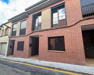 Vista exterior de Casa adosada en venda en Viladecavalls amb Aire condicionat, Terrassa i Balcó