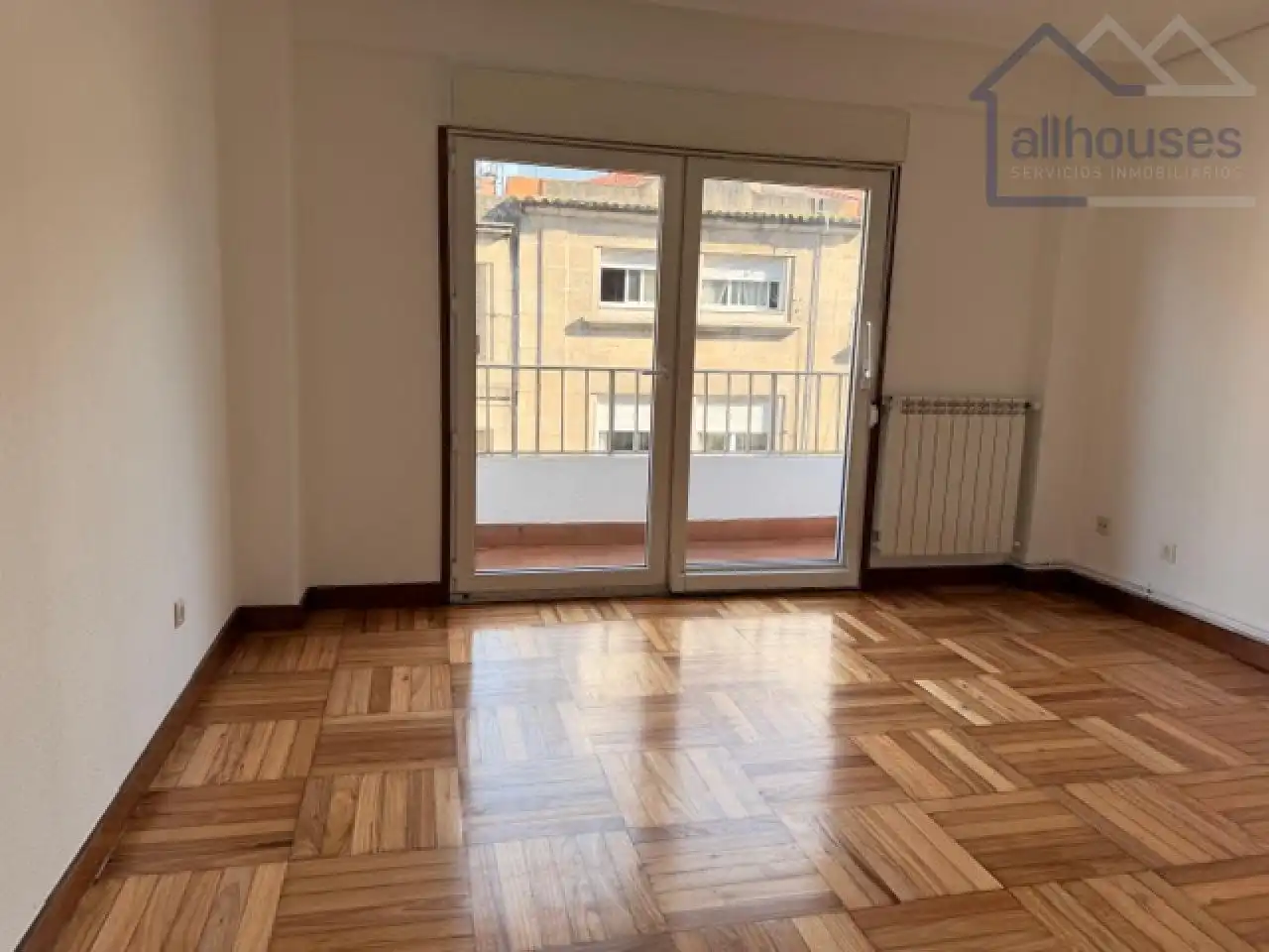 Habitación de Piso en venta en Vigo  con Calefacción, Parquet y Terraza