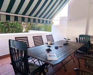 Terrasse von Einfamilien-Reihenhaus miete in El Rompido mit Terrasse und Balkon