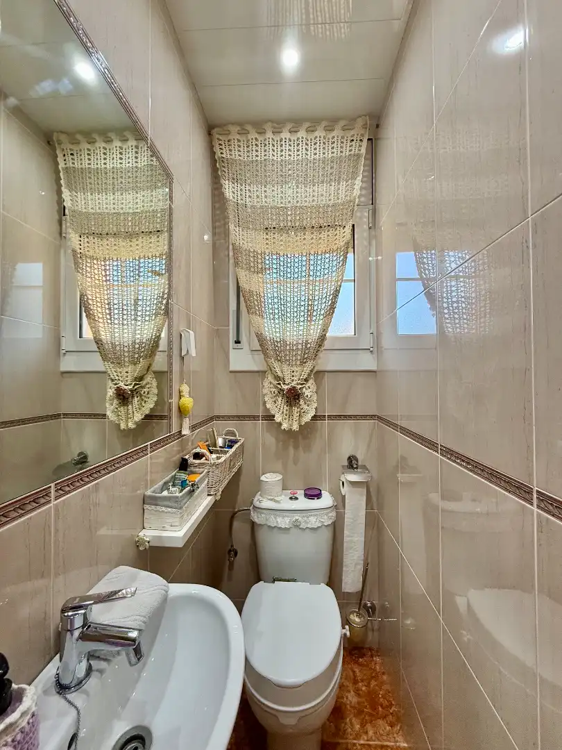 Baño de Casa o chalet en venta en Vallirana con Jardín privado, Terraza y Horno