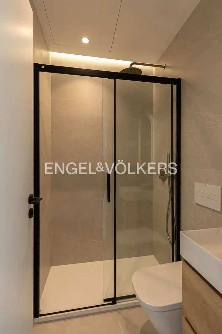 Flat for sale in Madrid  with Air Conditioner, Heating and Furnished