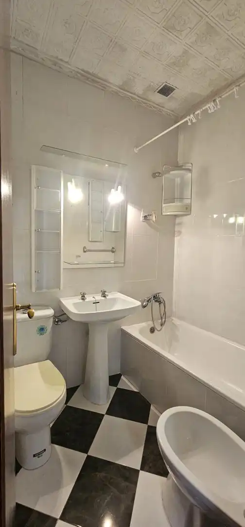 Baño de Casa adosada en venta en Torrevieja con Jardín privado, Trastero y Amueblado