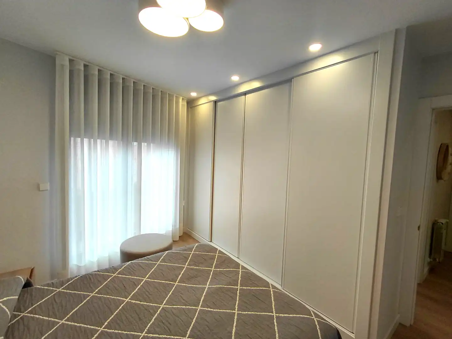 Schlafzimmer von Wohnung zum Verkauf in Oleiros mit Heizung, Privatgarten und Parkett