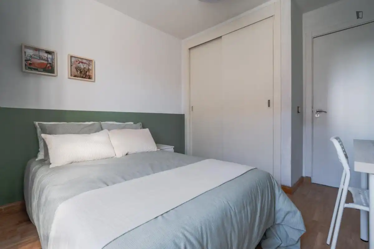 Bedroom of Apartments for share in  Madrid Capital  with Furnished, Oven and Washing machine