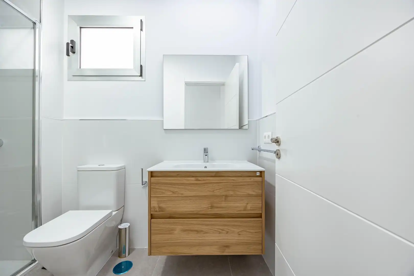 Baño de Piso en venta en Telde con Alarma
