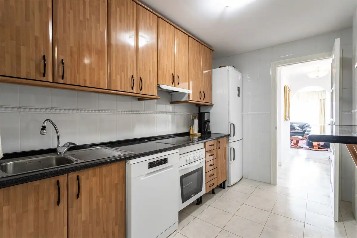Küche von Wohnungen zum Verkauf in Fuengirola mit Klimaanlage, Heizung und Terrasse
