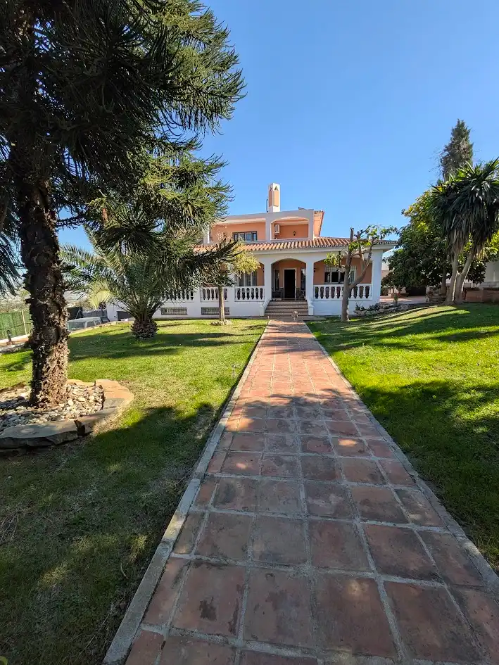 Chalet con terraza en venta en Calle Pajarete 20