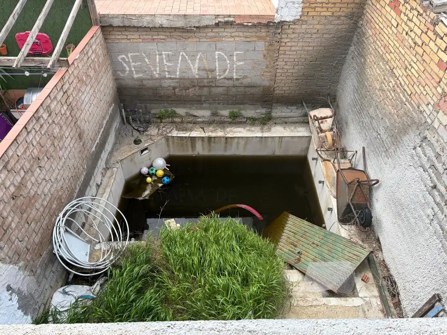 Piscina de Finca rústica en venda en Salteras amb Jardí privat, Piscina i Balcó