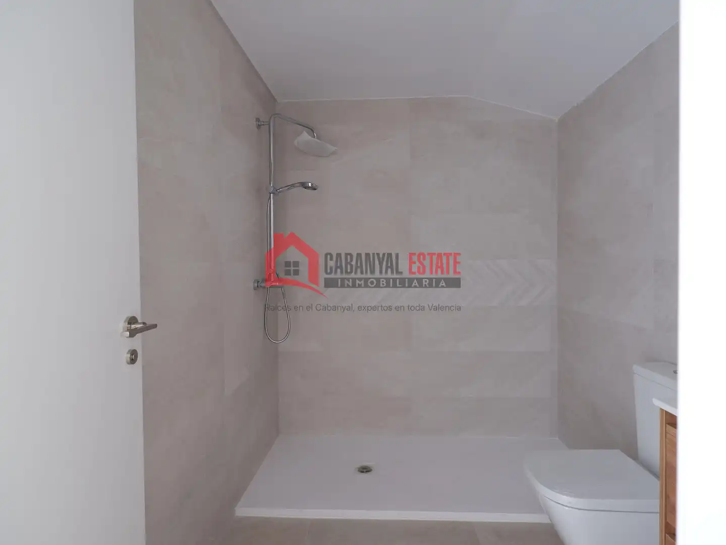 Baño de Ático en venta en Valencia con Aire acondicionado, Trastero y Balcón