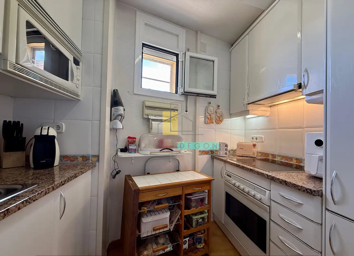 Cuina de Apartament en venda en Roses amb Calefacció, Moblat i Forn
