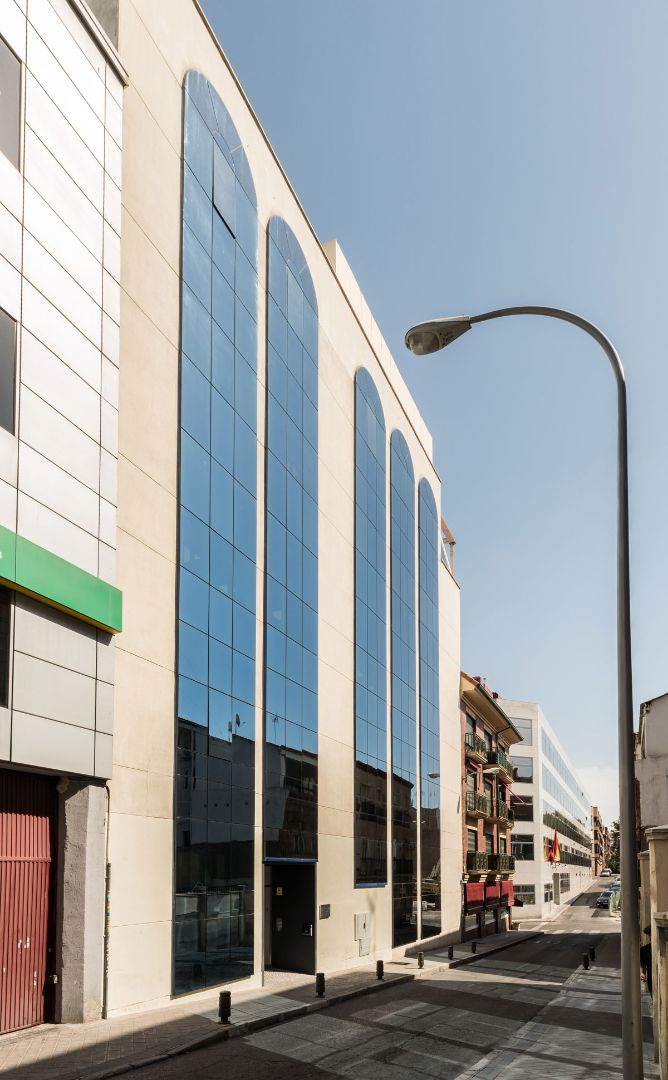 Außenansicht von Gebaude zur Miete in  Madrid Capital