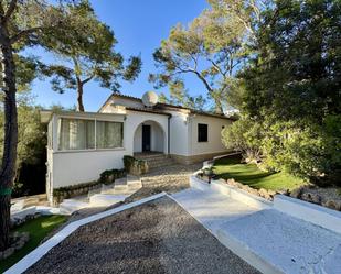 Vista exterior de Casa o xalet de lloguer en Calvià amb Aire condicionat, Calefacció i Jardí privat