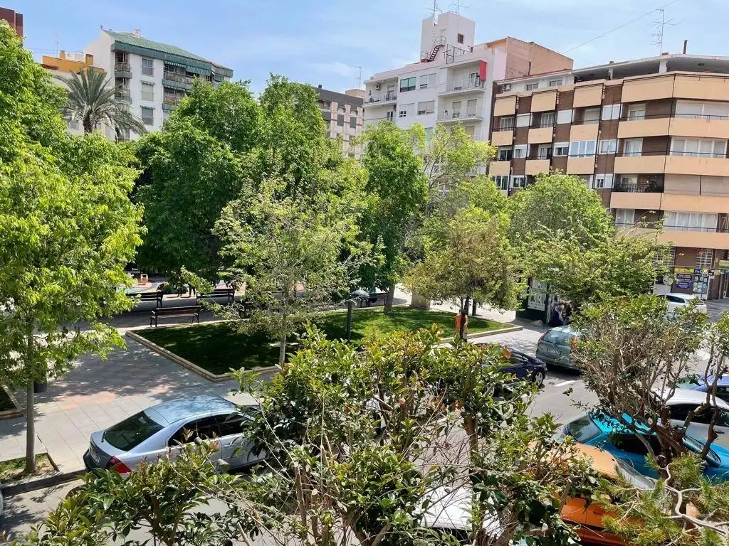 Vista exterior de Edificio en venta en Alicante / Alacant
