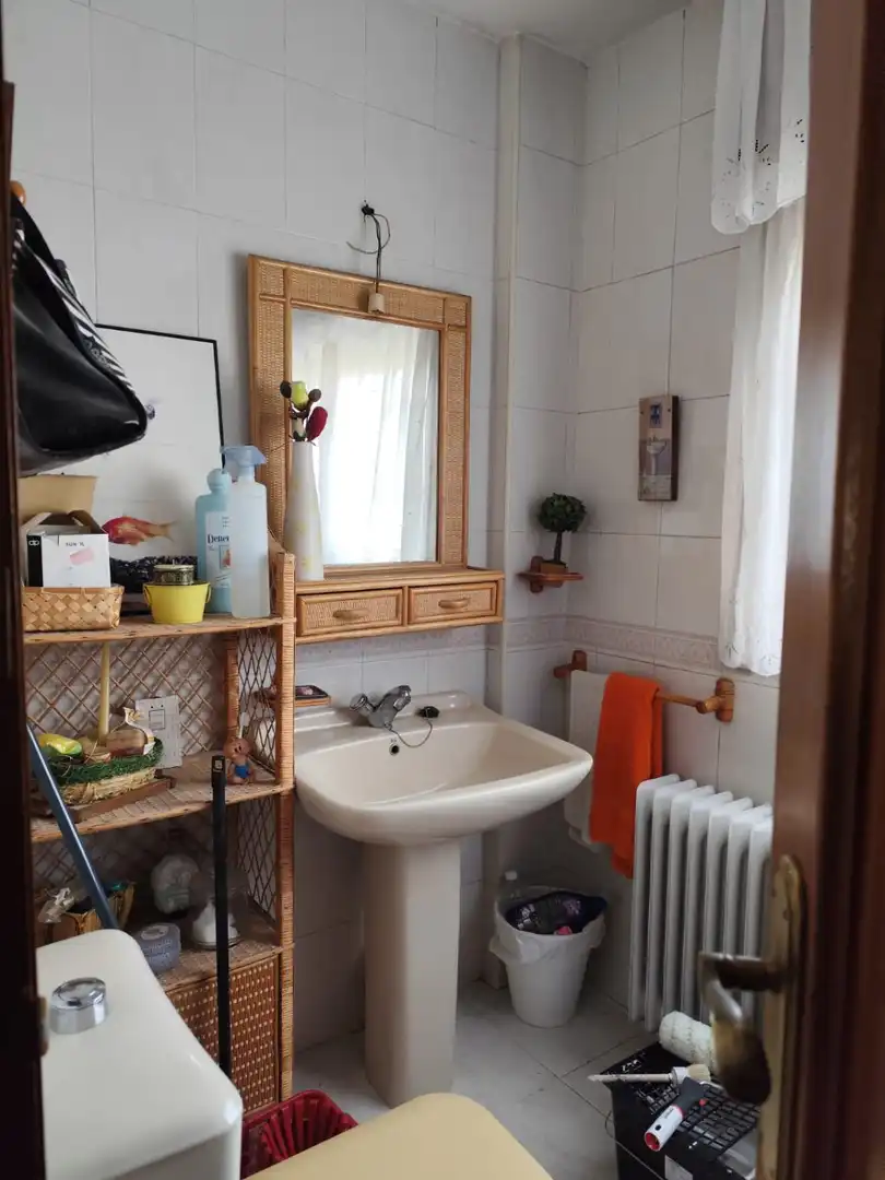 Bany de Casa adosada en venda en Valladolid amb Calefacció, Parquet i Piscina comunitària