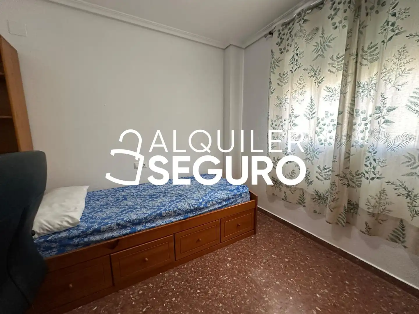 Bedroom of Flat for rent in Torrent  with Air Conditioner and Furnished