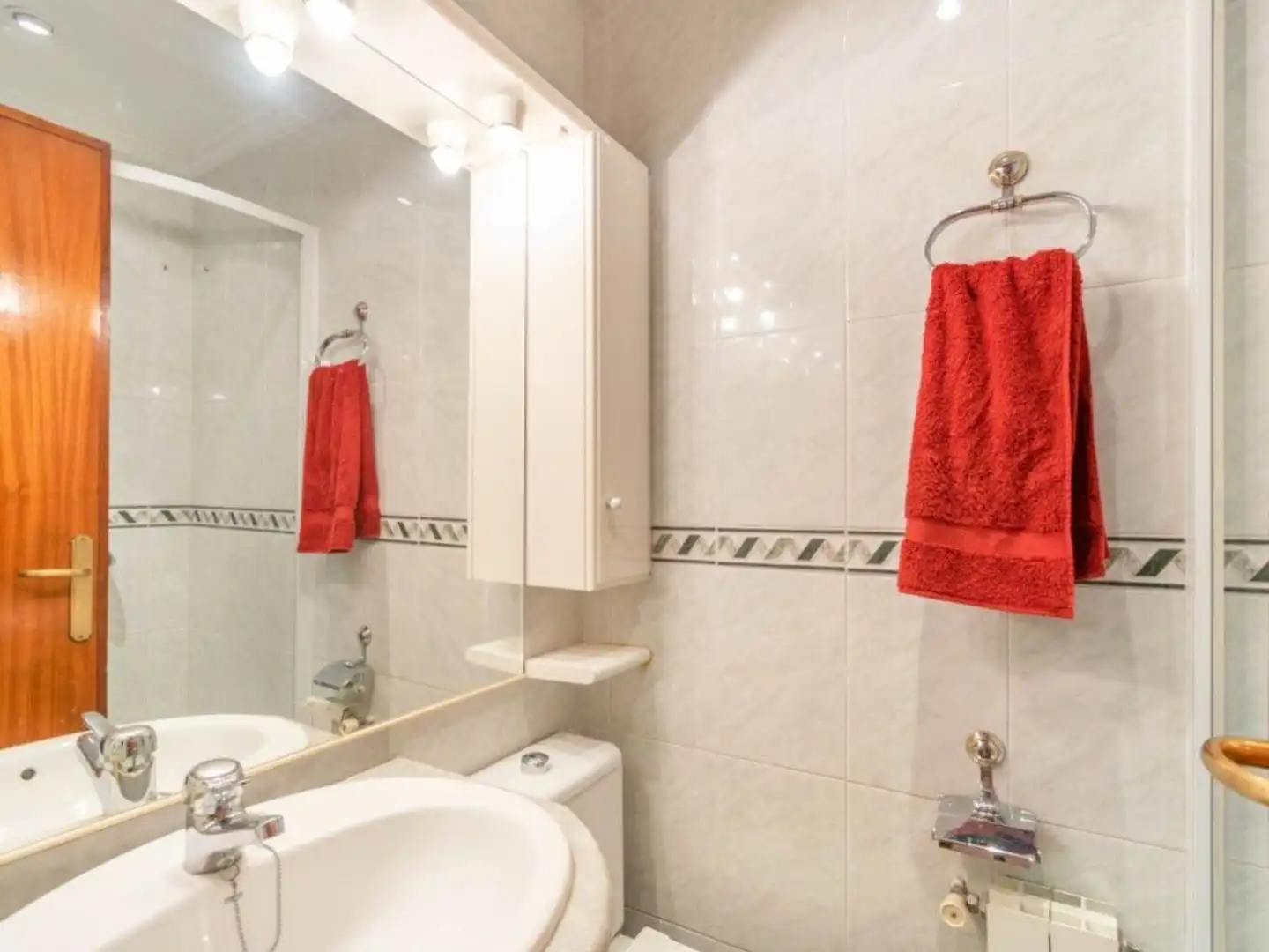 Bathroom of Flat for sale in  Pamplona / Iruña  with Heating and Storage room
