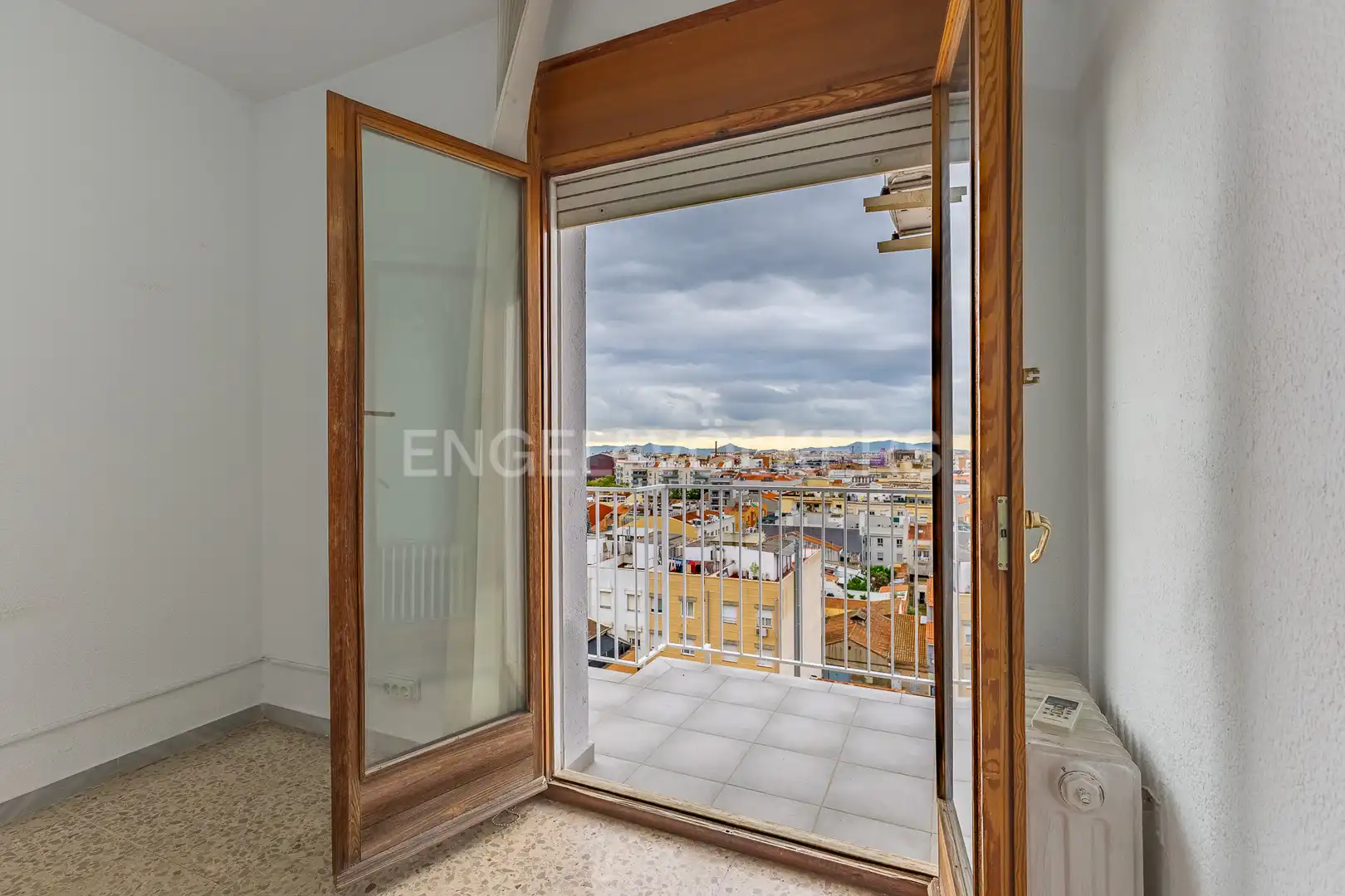 Habitación de Ático en venta en Sabadell con Calefacción, Terraza y Balcón