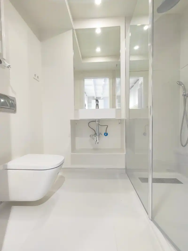 Badezimmer von Wohnung zur Miete in Madrid mit Klimaanlage, Heizung und Privatgarten