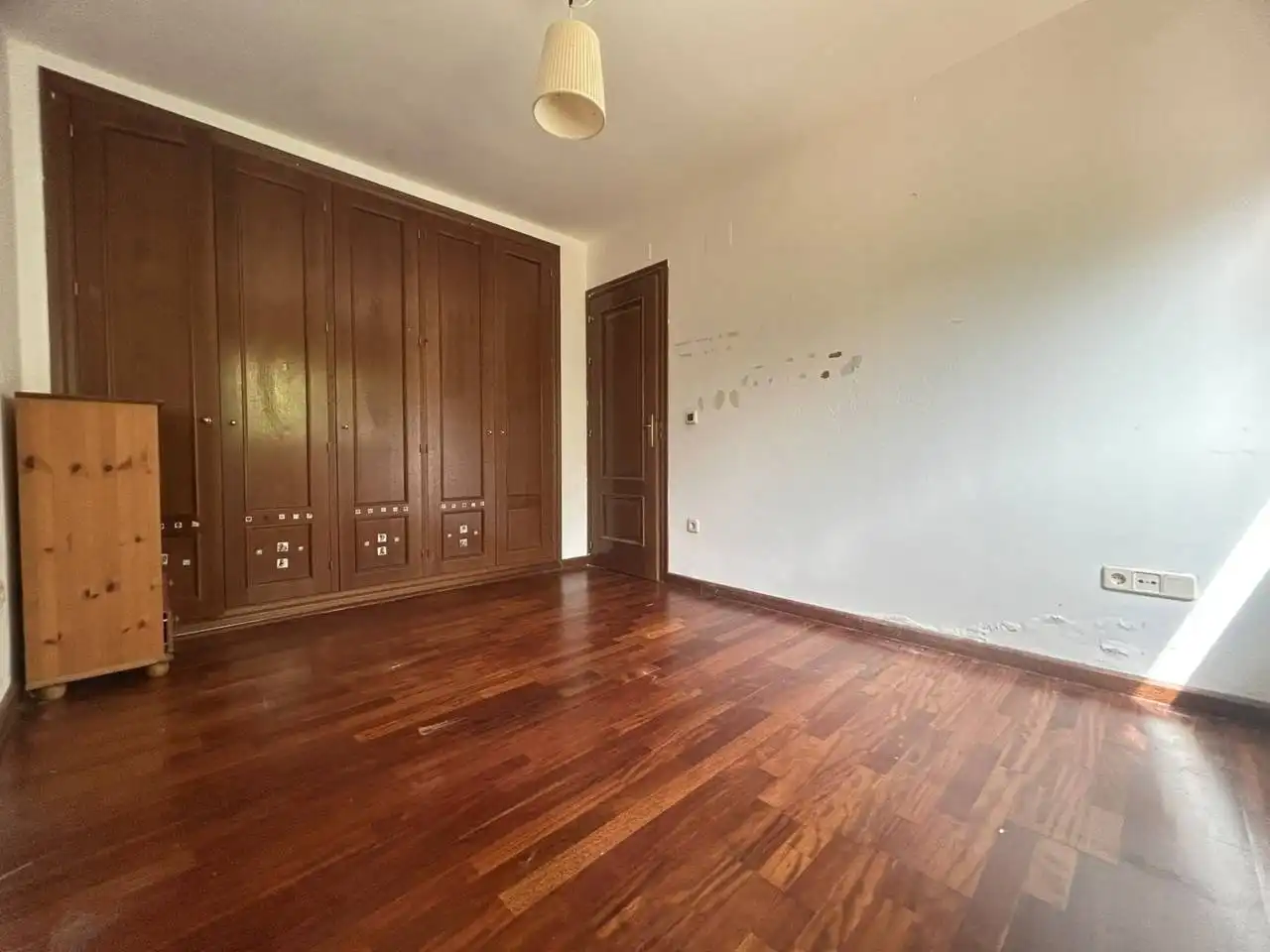 Schlafzimmer von Haus oder Chalet zum Verkauf in Layos mit Heizung, Privatgarten und Terrasse