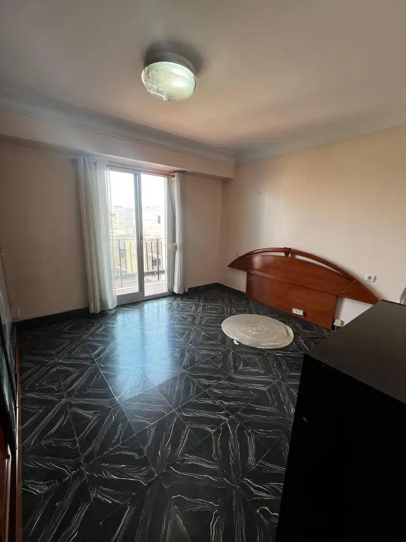 Habitación de Piso en venta en Valencia con Balcón