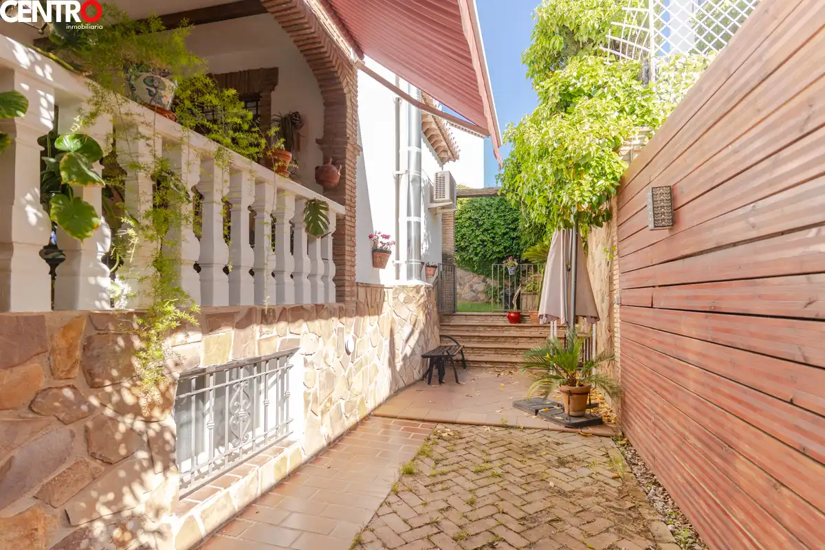 Terraza de Casa o chalet en venta en La Zubia con Aire acondicionado, Calefacción y Jardín privado