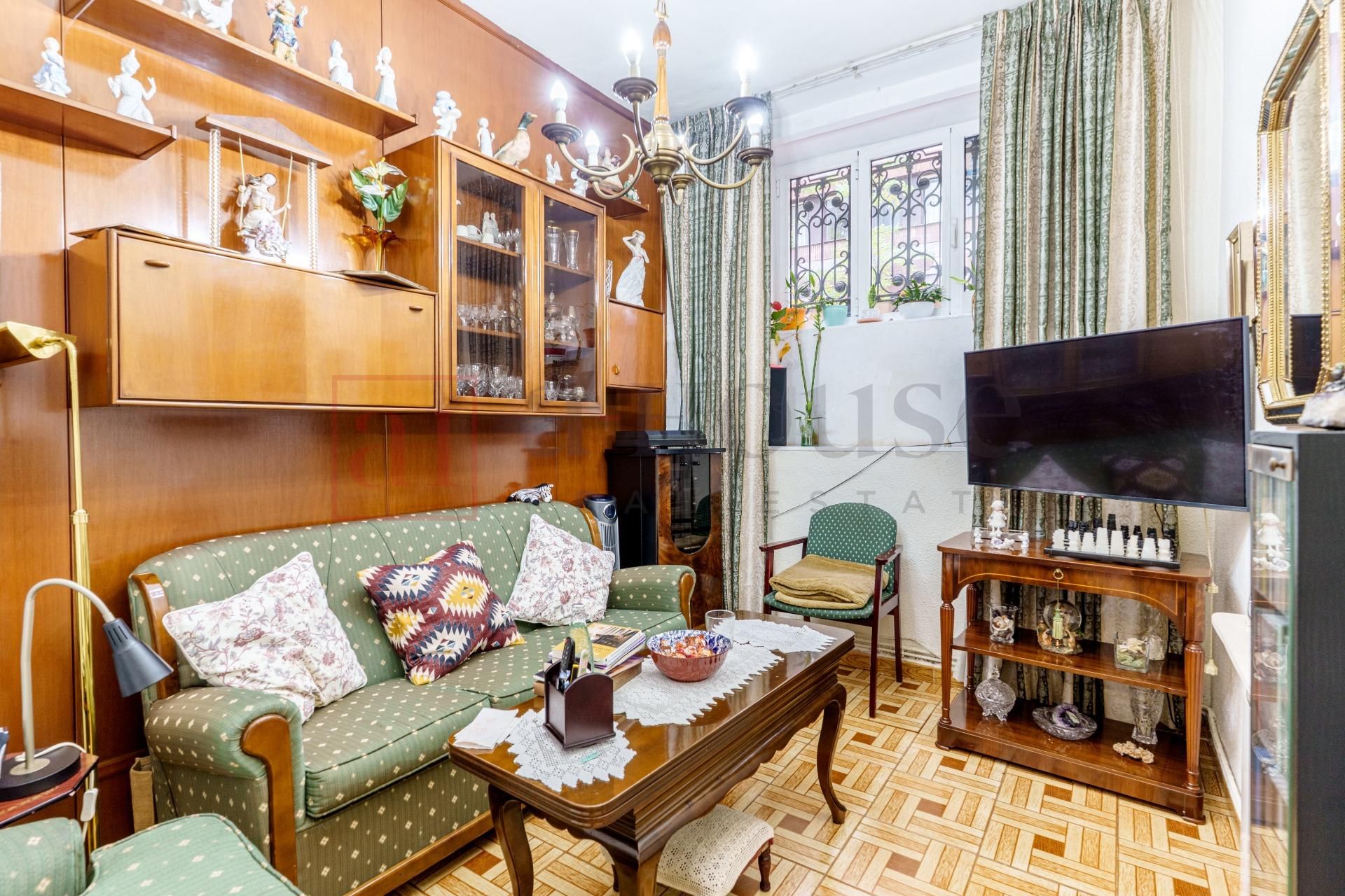 Sala de estar de Local en venta en  Madrid Capital con Amueblado