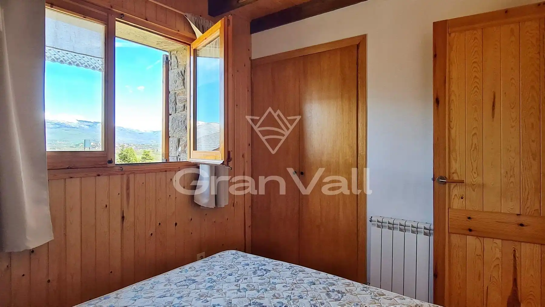 Dormitori de Casa adosada en venda en Fontanals de Cerdanya amb Calefacció, Jardí privat i Terrassa