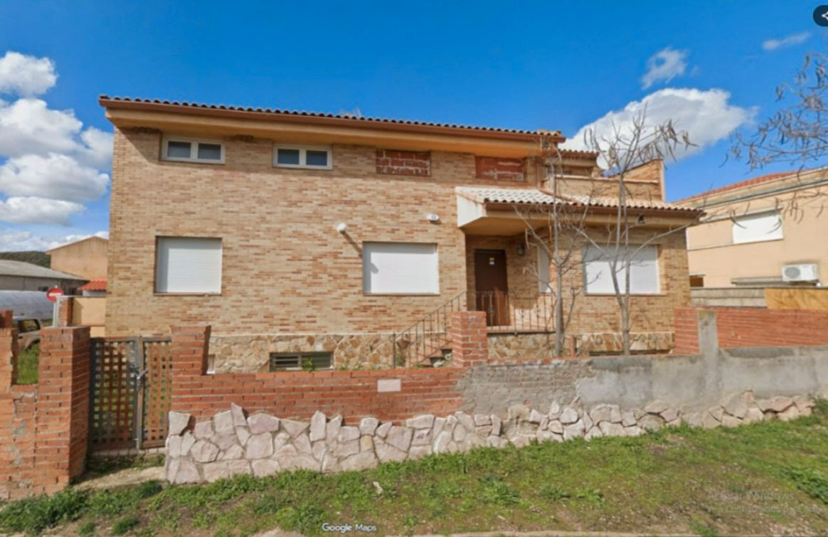 Vista exterior de Casa o xalet en venda en Tórtola de Henares amb Jardí privat, Terrassa i Traster