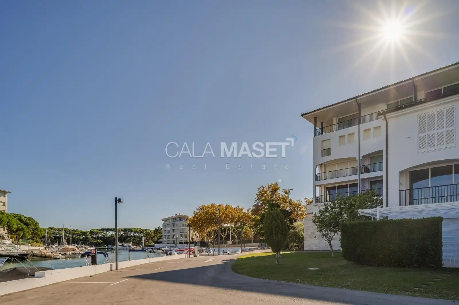 Vista exterior de Dúplex en venda en Castell d'Aro, Platja d'Aro i s'Agaró amb Calefacció, Jardí privat i Piscina