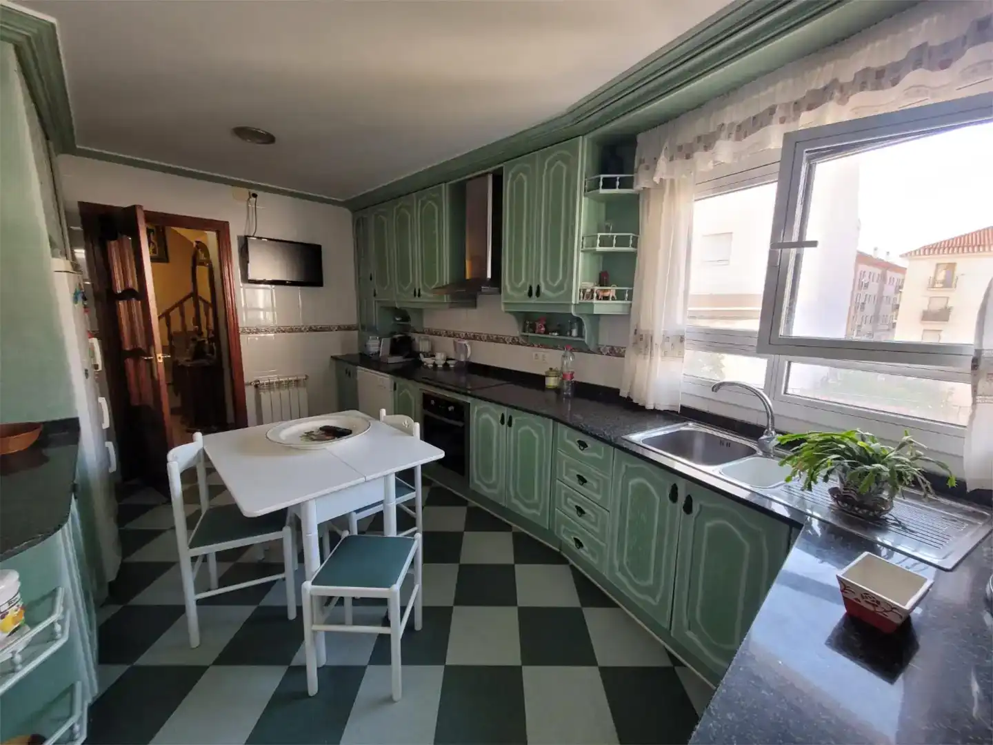 Cuina de Casa o xalet en venda en Baza amb Aire condicionat, Jardí privat i Traster