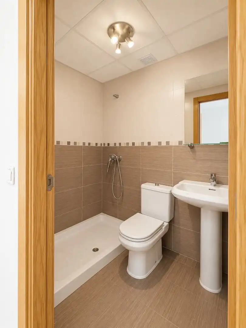 Bany de Apartament en venda en Mijas amb Aire condicionat, Calefacció i Jardí privat