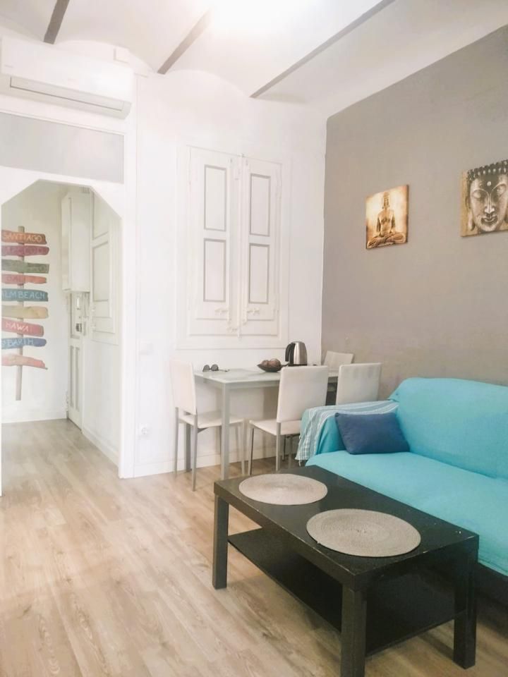 Sala de estar de Piso en venta en L'Hospitalet de Llobregat con Aire acondicionado y Balcón