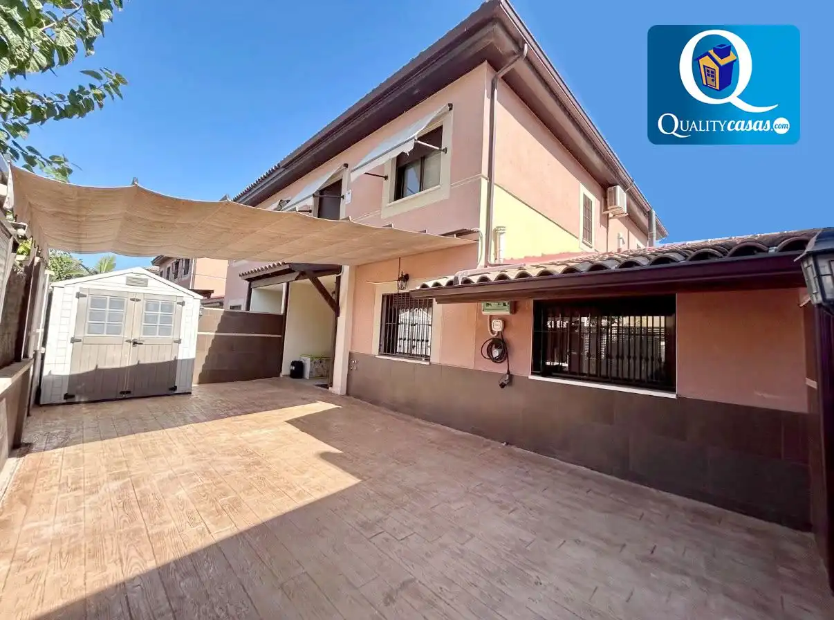 Vista exterior de Casa adosada en venta en Almajada - Ravel  