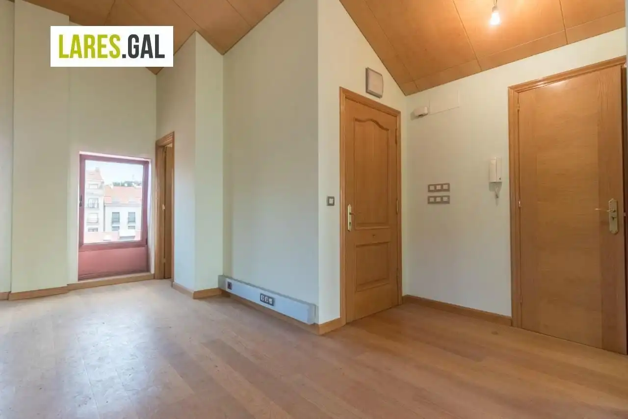 Oficina en venta en Cangas  con Terraza